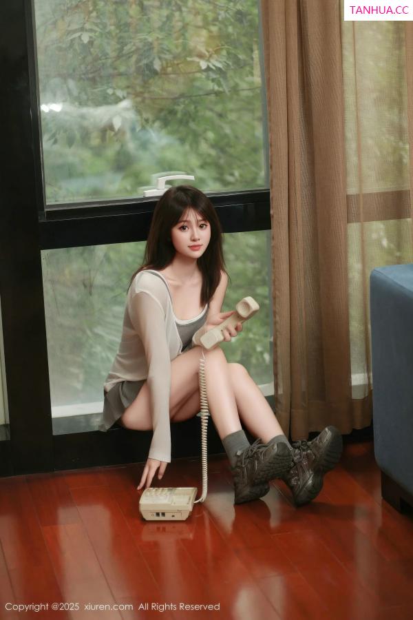   [XiuRen]高清写真图 2025.10.10 No.10845 炎恬kitty 浅色短裙第18张图片